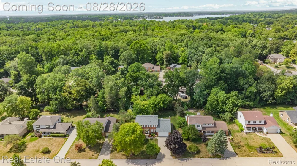 2222 Carpathian Drive West Bloomfield Charter Township, MI 48324