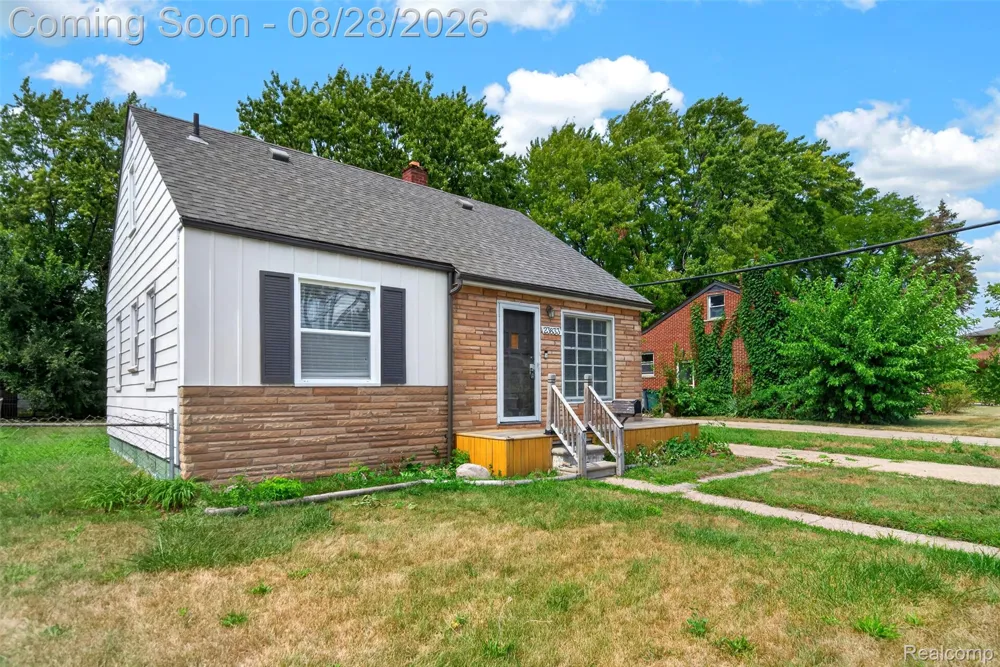 23833 Couzens Avenue Hazel Park City, MI 48030