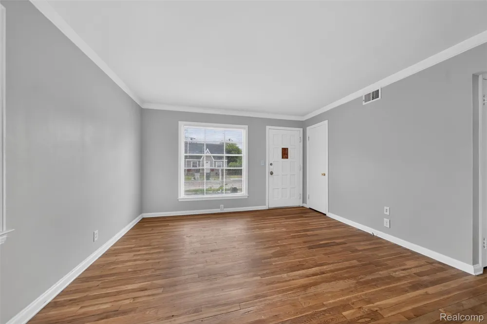 23833 Couzens Avenue Hazel Park City, MI 48030