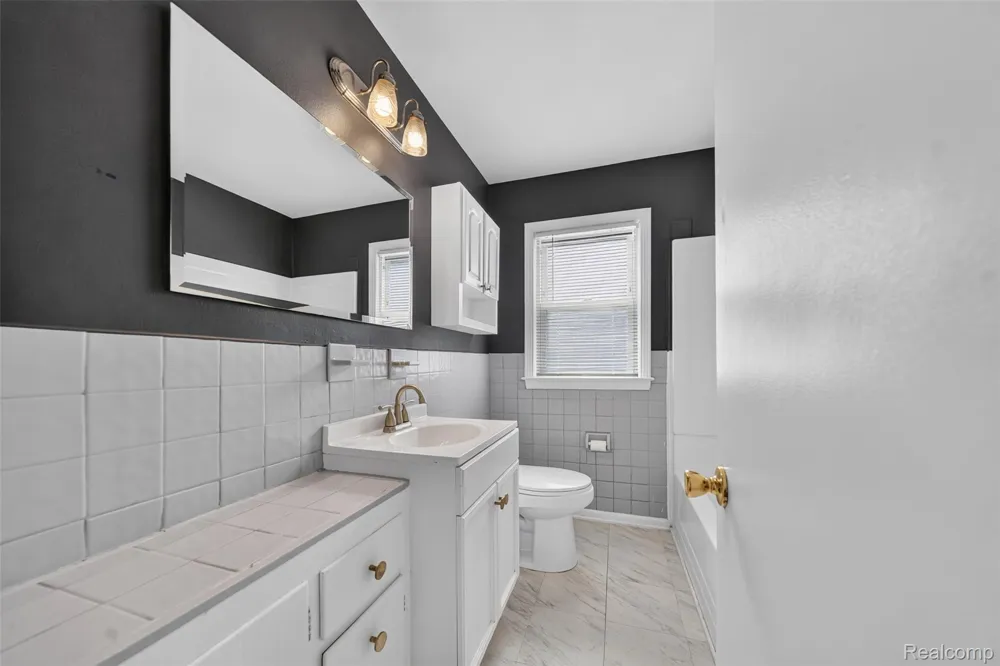 23833 Couzens Avenue Hazel Park City, MI 48030