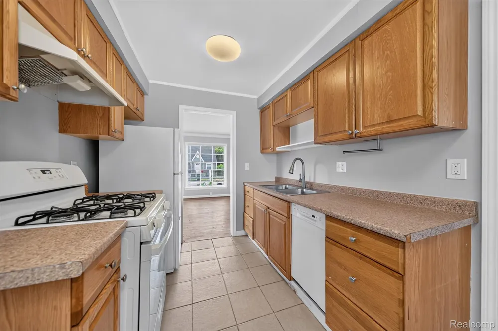 23833 Couzens Avenue Hazel Park City, MI 48030