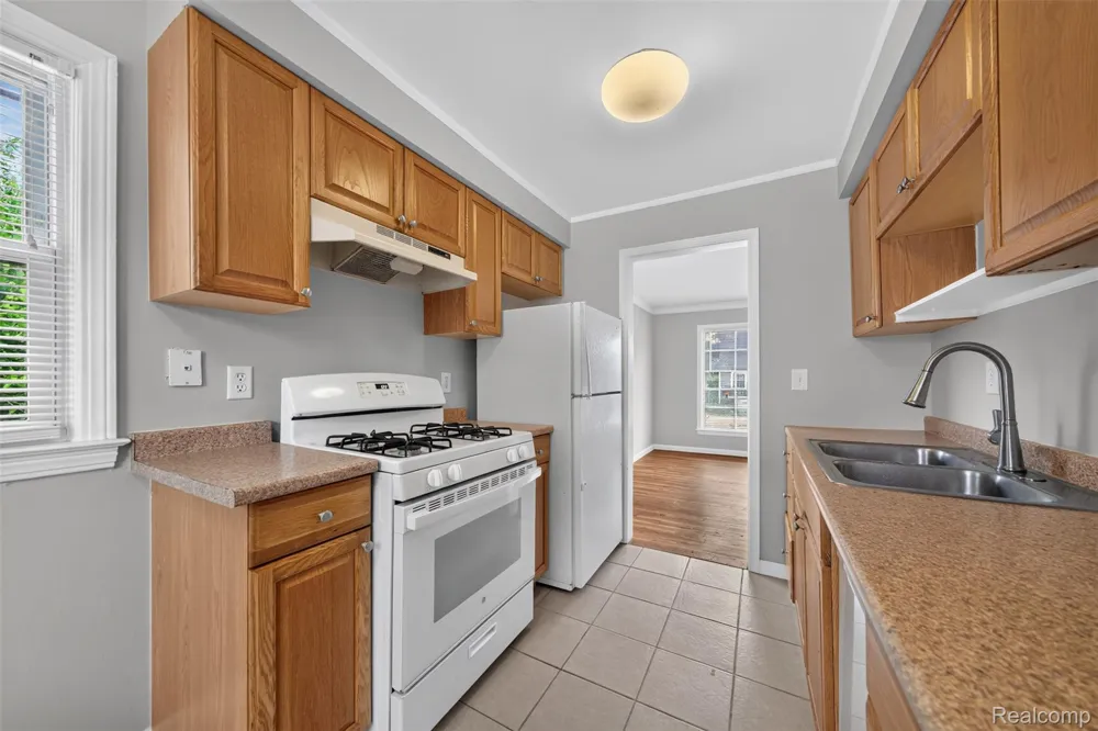 23833 Couzens Avenue Hazel Park City, MI 48030