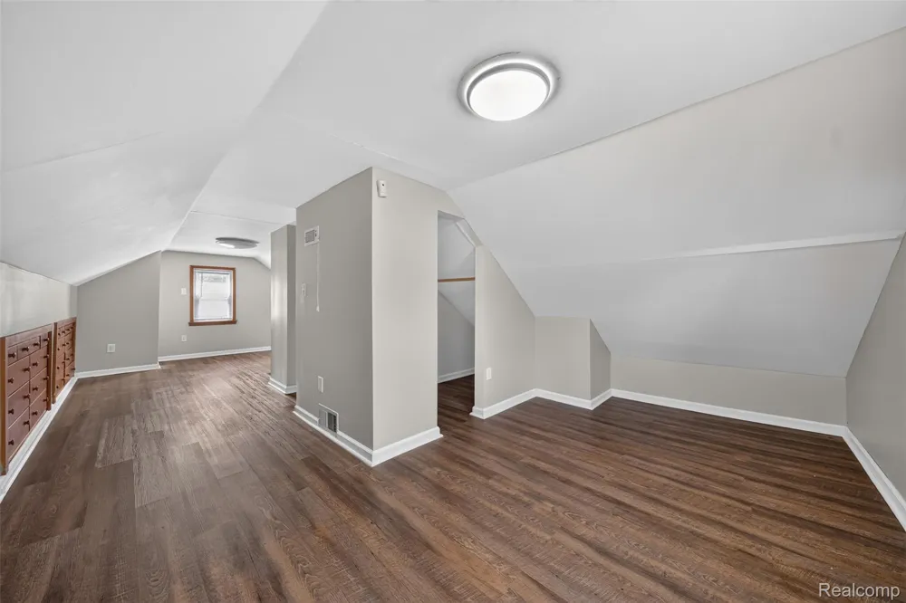 23833 Couzens Avenue Hazel Park City, MI 48030