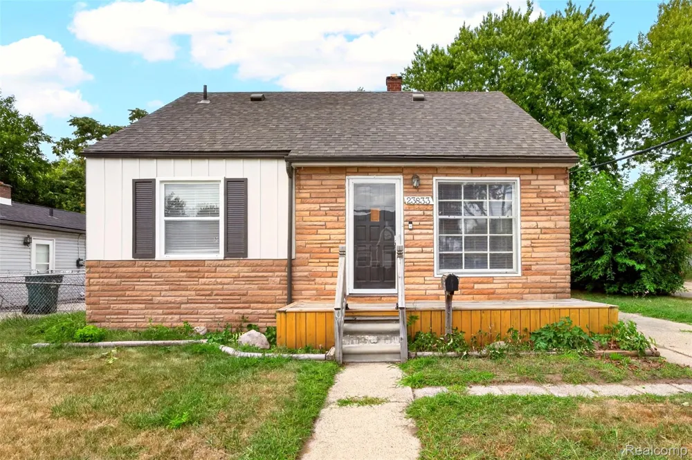23833 Couzens Avenue Hazel Park City, MI 48030