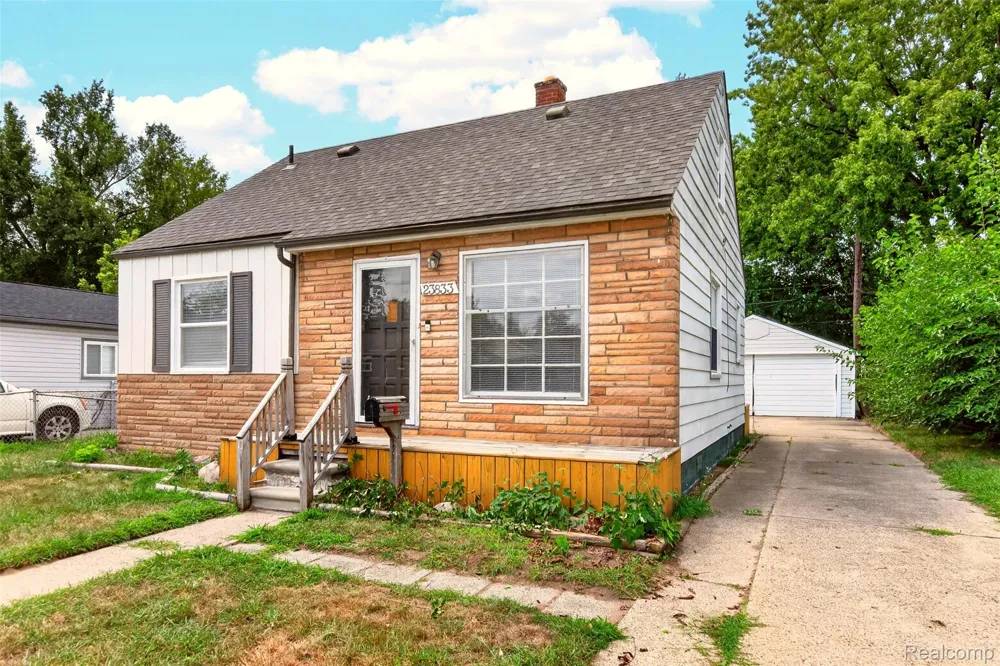 23833 Couzens Avenue Hazel Park City, MI 48030