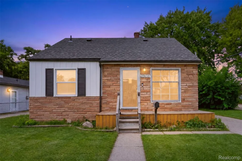 23833 Couzens Avenue Hazel Park City, MI 48030