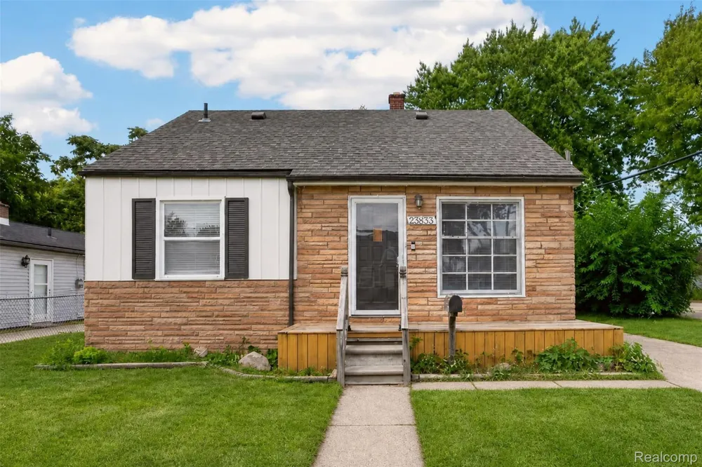 23833 Couzens Avenue Hazel Park City, MI 48030