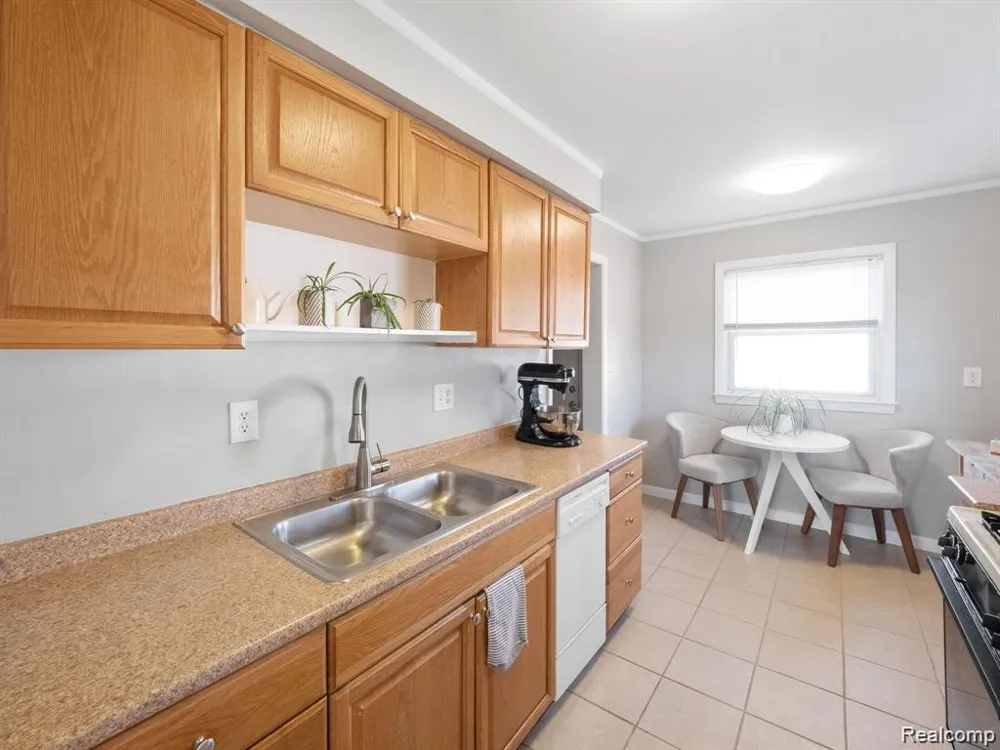 23833 Couzens Avenue Hazel Park City, MI 48030