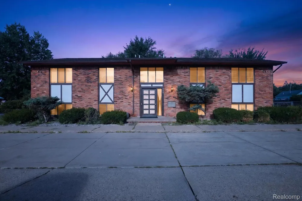 228 W Hill Street Davison City, MI 48423