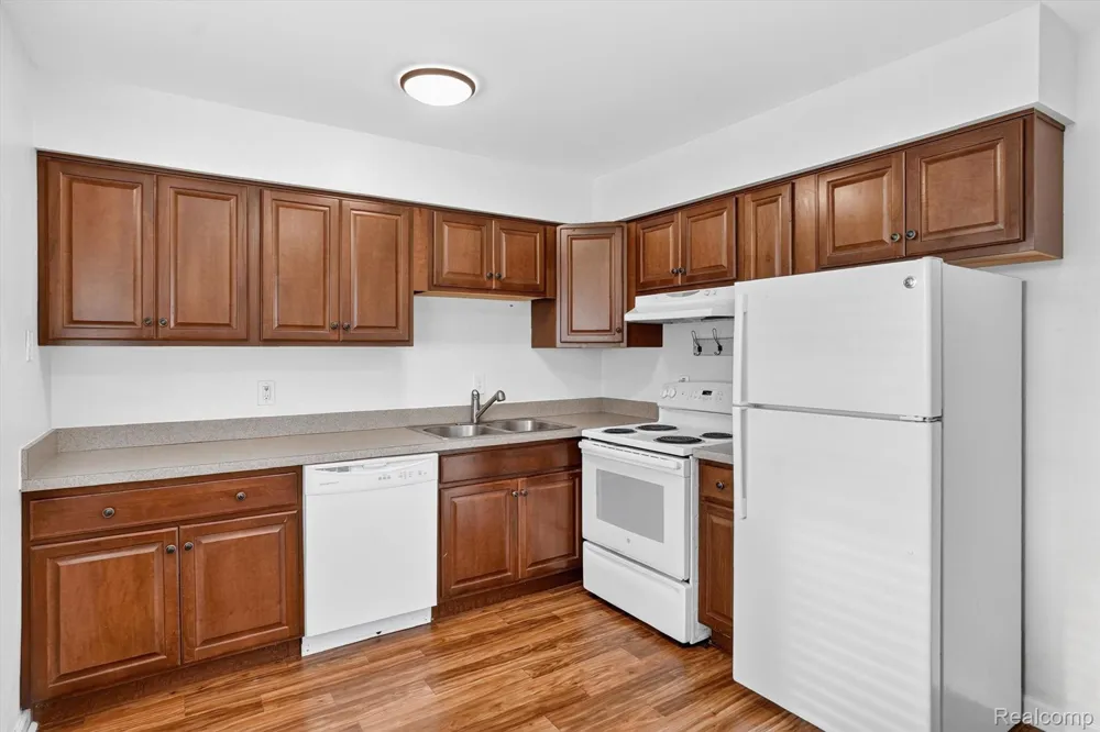 228 W Hill Street Davison City, MI 48423