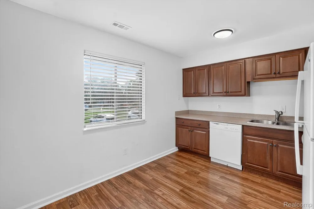 228 W Hill Street Davison City, MI 48423