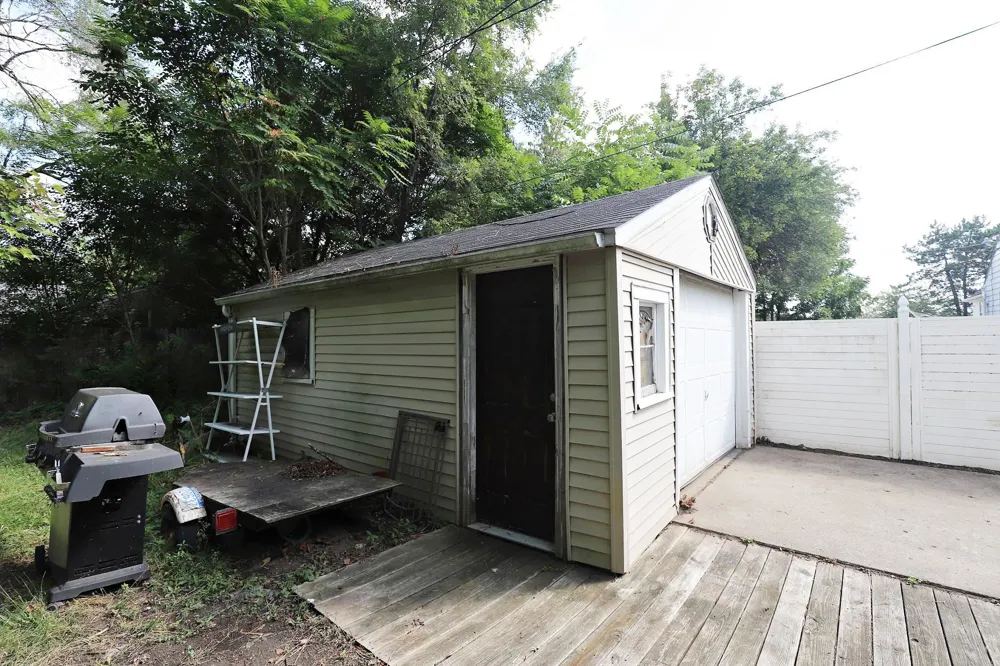 3235 Whittier Avenue Flint City, MI 48506