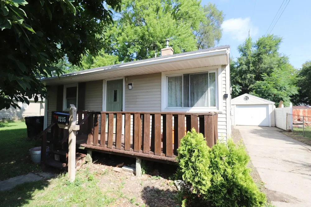 3235 Whittier Avenue Flint City, MI 48506