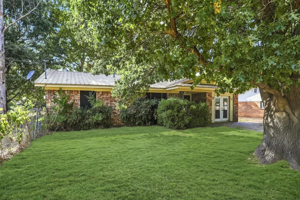 503 College Street Whitesboro, TX 76273
