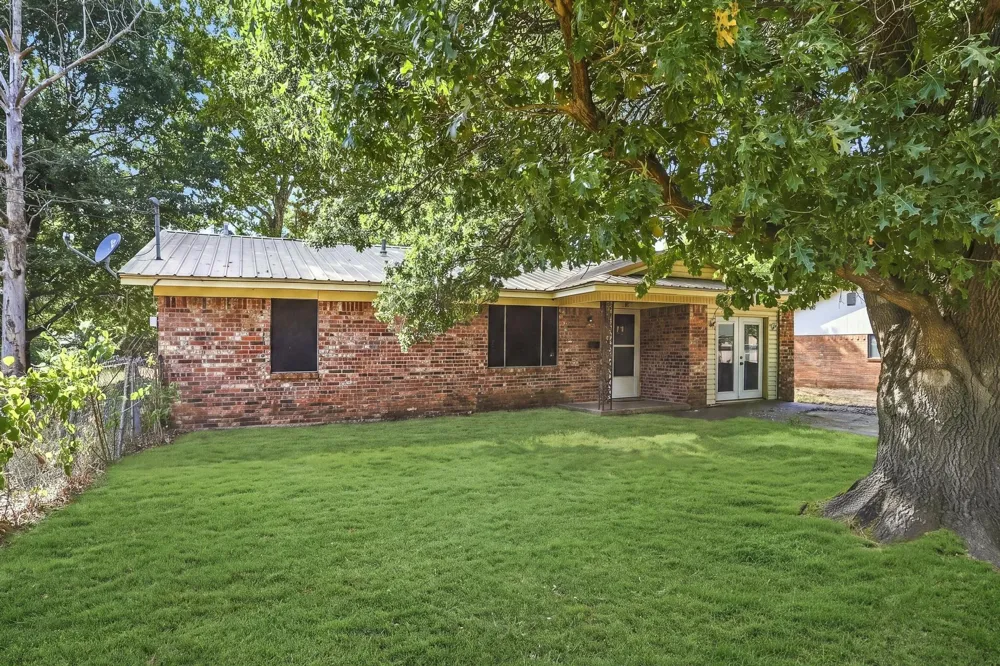 503 College Street Whitesboro, TX 76273