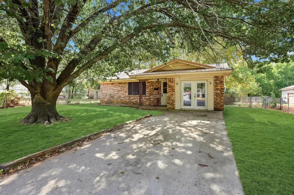 503 College Street Whitesboro, TX 76273