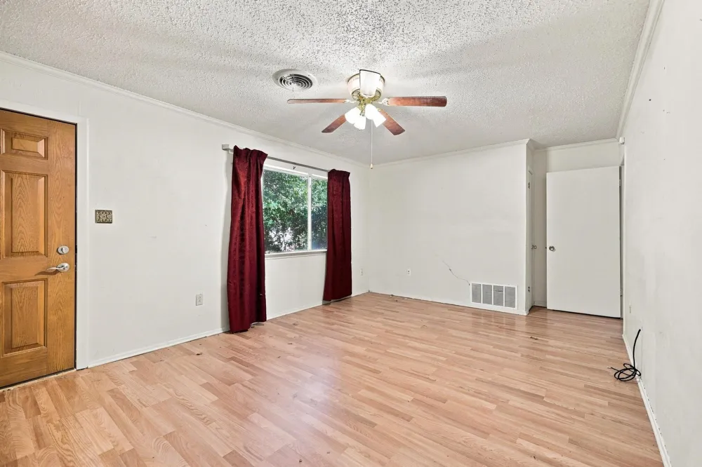 503 College Street Whitesboro, TX 76273