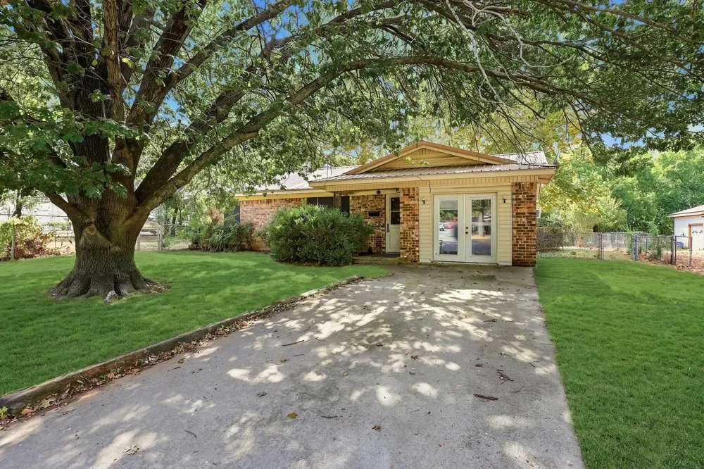 503 College Street Whitesboro, TX 76273