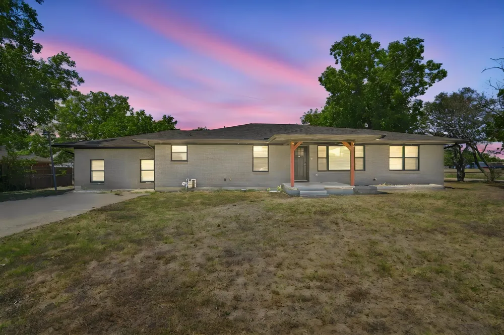 104 Casa Linda Drive Ennis, TX 75119