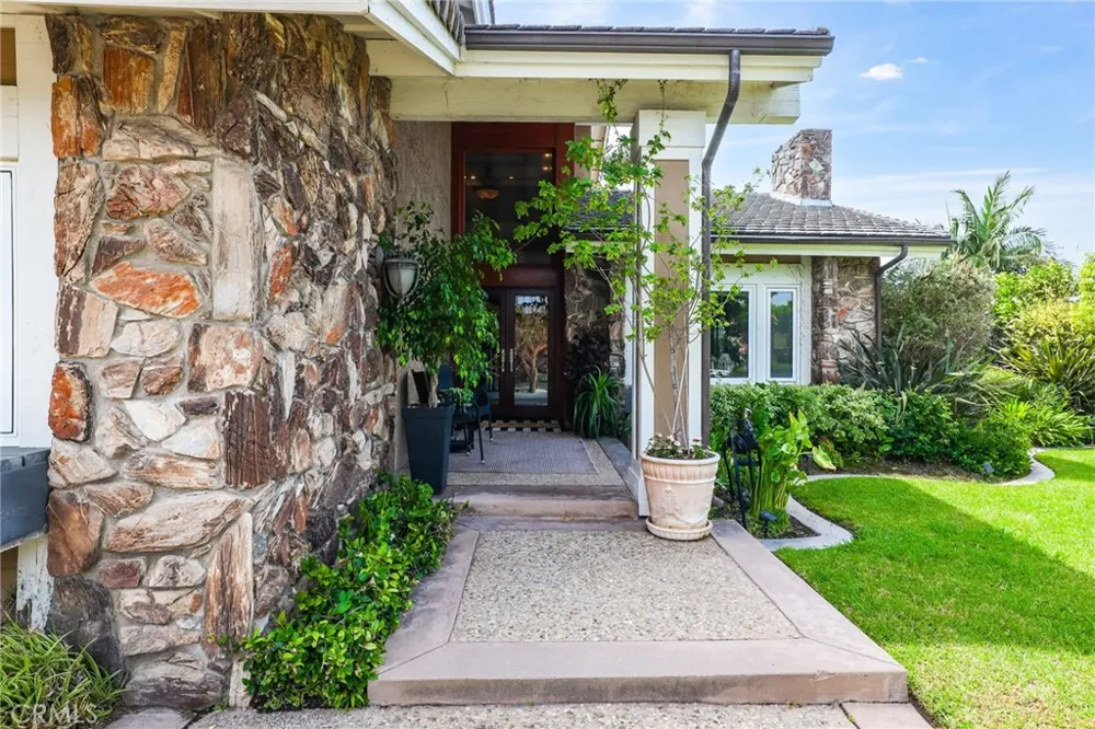 2204 E Vista Mesa Way Orange, CA 92867