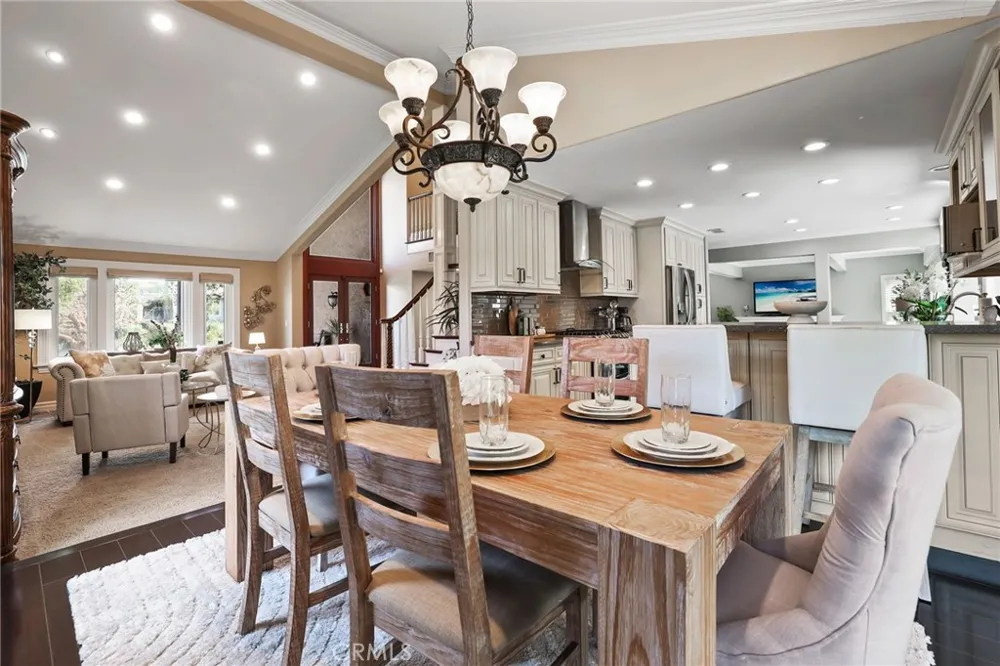 2204 E Vista Mesa Way Orange, CA 92867