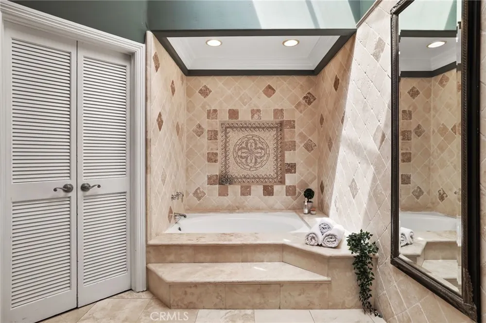 2204 E Vista Mesa Way Orange, CA 92867