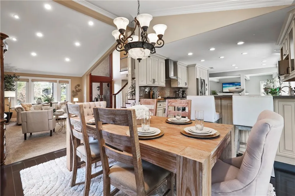 2204 E Vista Mesa Way Orange, CA 92867