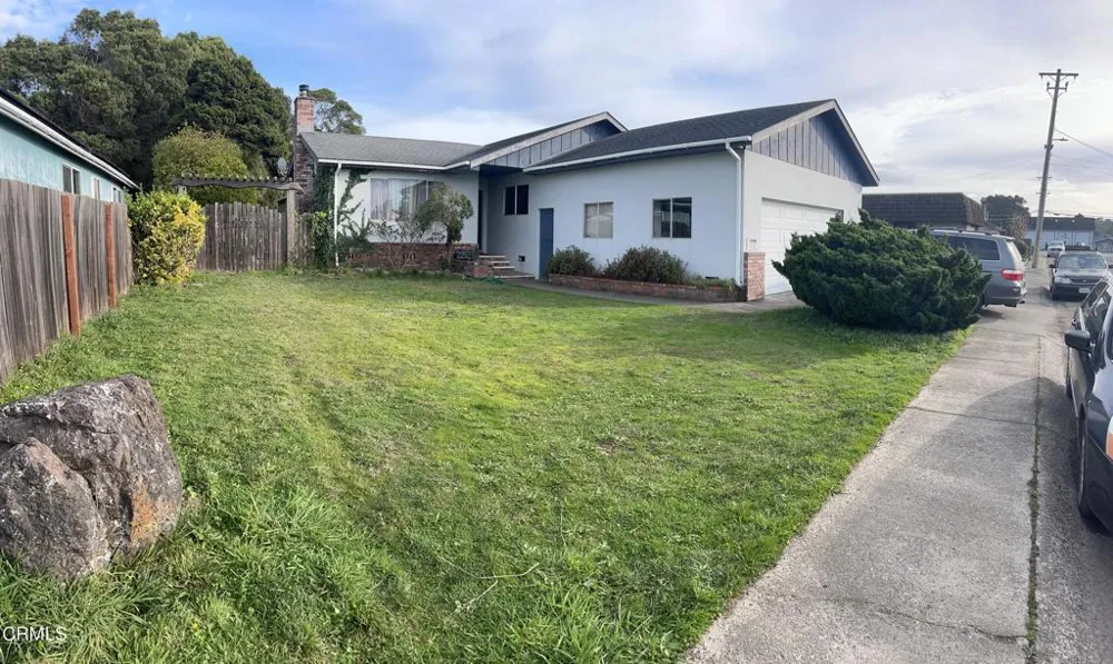 470 Wall Street Street Fort Bragg, CA 95437