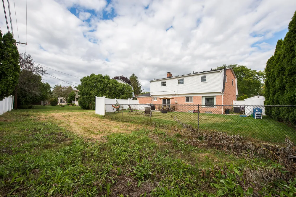 44026 Harmony Lane Belleville, MI 48111