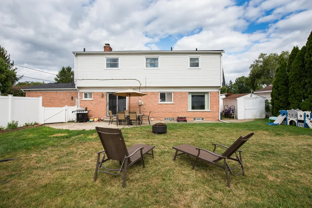 44026 Harmony Lane Belleville, MI 48111