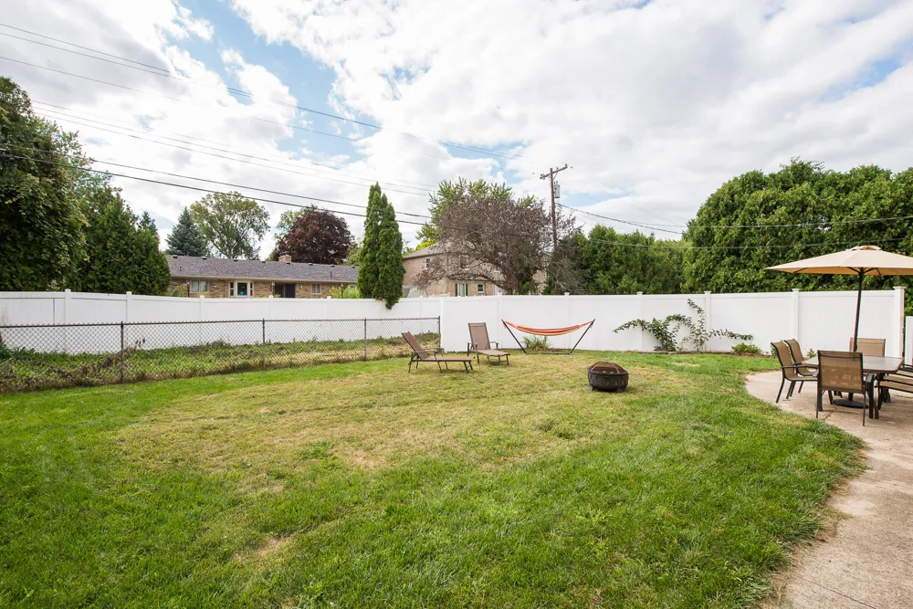 44026 Harmony Lane Belleville, MI 48111