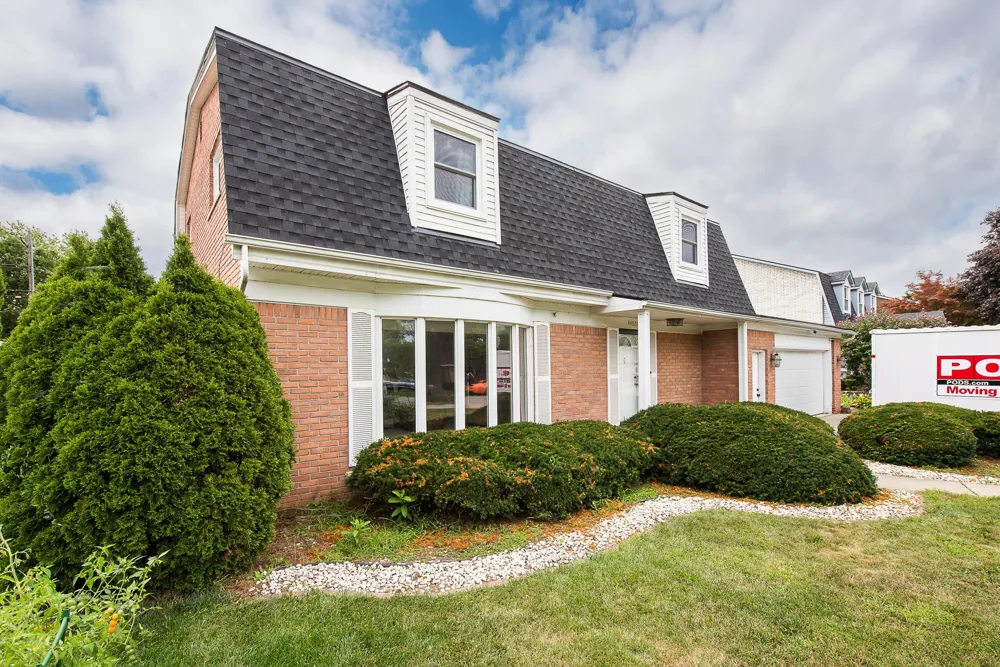 44026 Harmony Lane Belleville, MI 48111