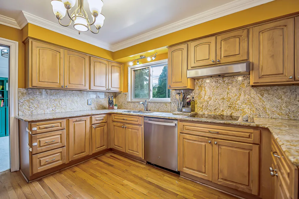 44026 Harmony Lane Belleville, MI 48111
