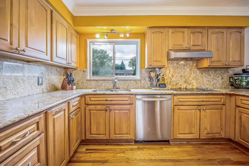 44026 Harmony Lane Belleville, MI 48111