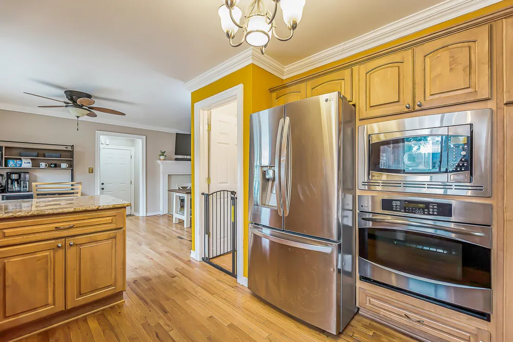 44026 Harmony Lane Belleville, MI 48111