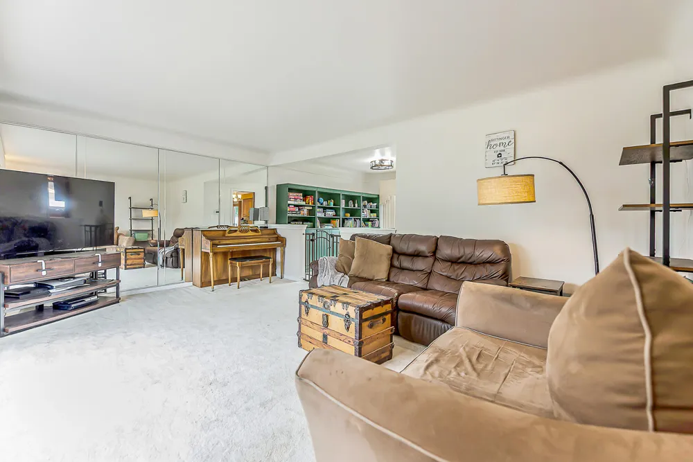 44026 Harmony Lane Belleville, MI 48111