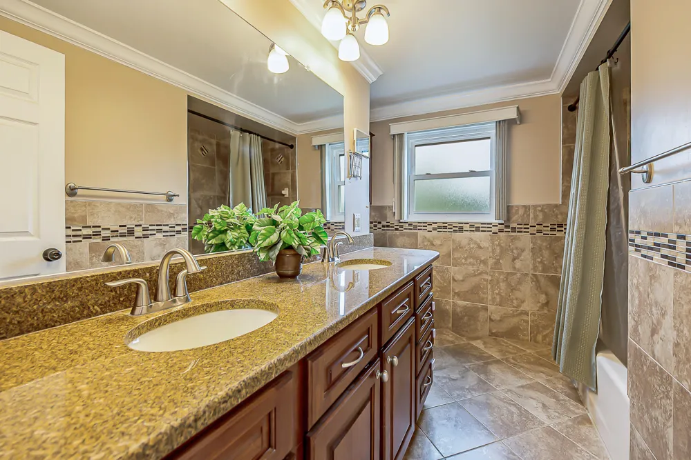 44026 Harmony Lane Belleville, MI 48111
