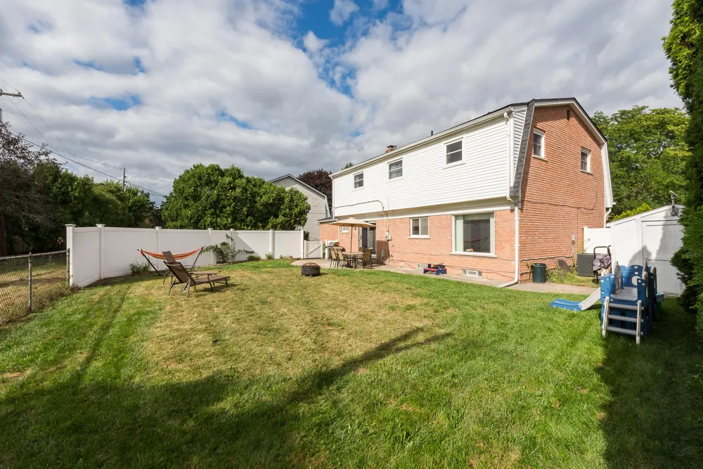 44026 Harmony Lane Belleville, MI 48111