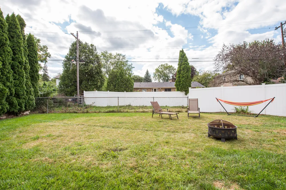 44026 Harmony Lane Belleville, MI 48111