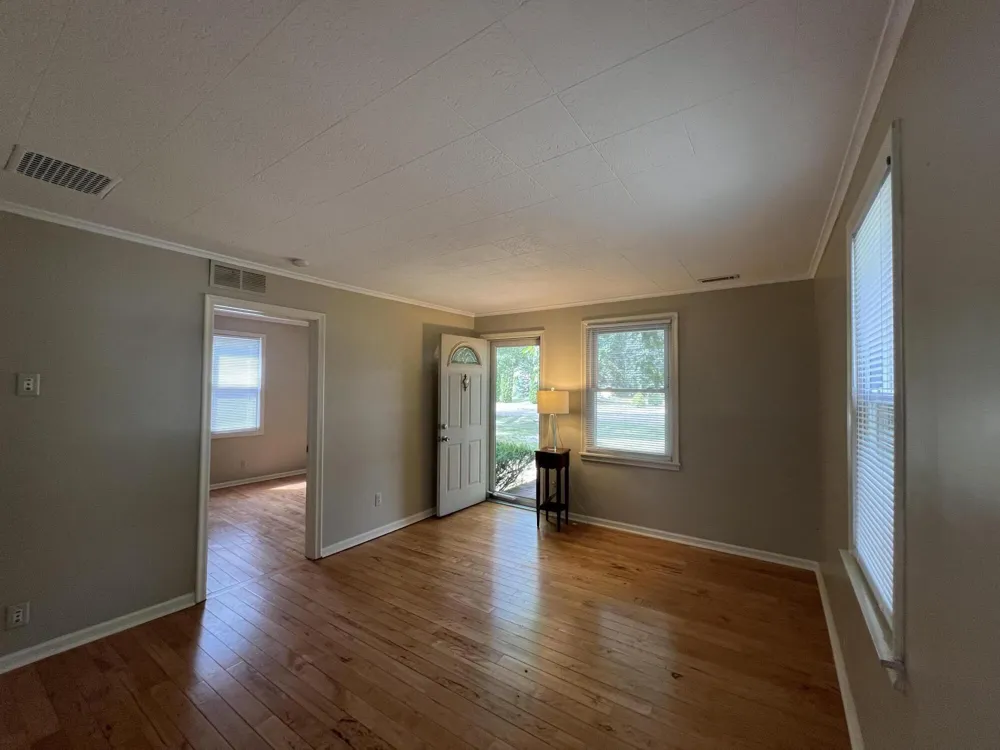 686 Troywood Drive Troy, MI 48083