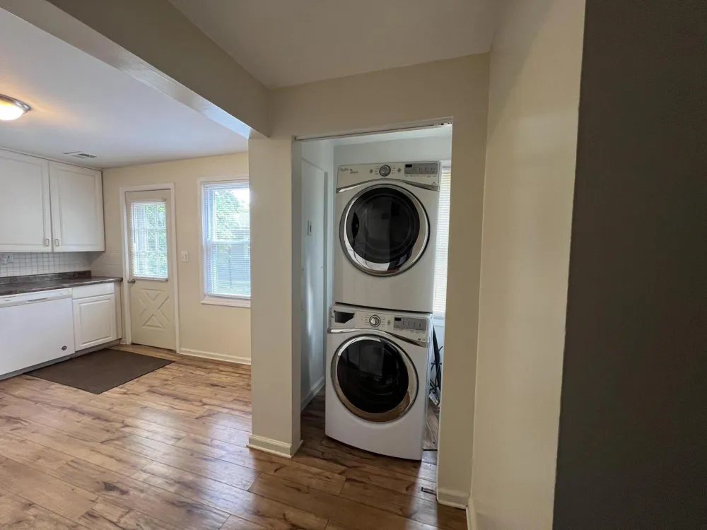 686 Troywood Drive Troy, MI 48083