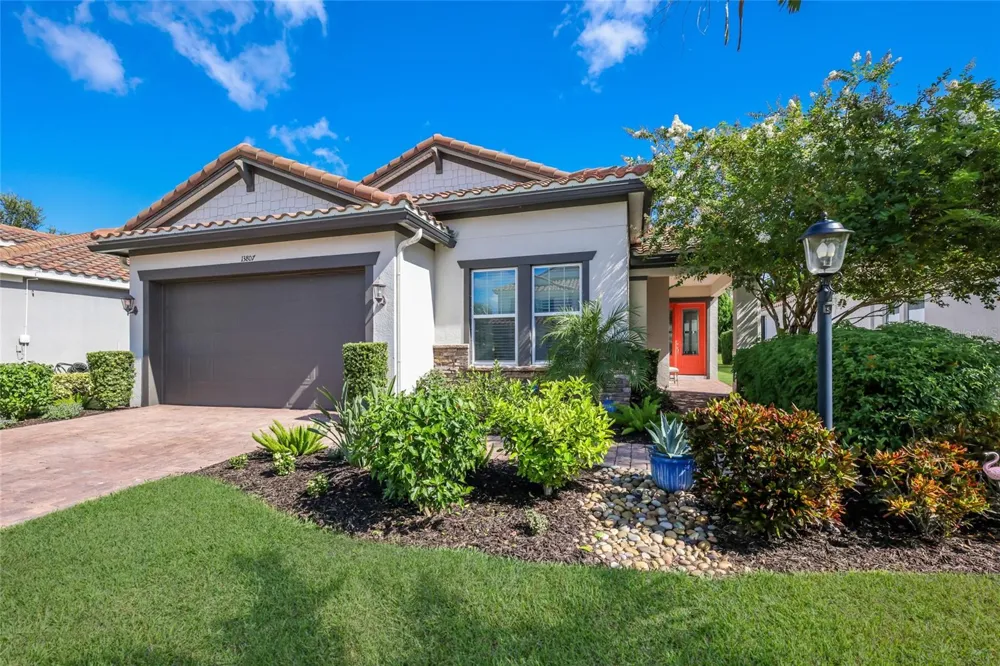 13807 AMERICAN PRAIRIE PLACE Lakewood Ranch, FL 34211
