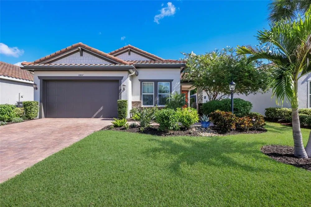 13807 AMERICAN PRAIRIE PLACE Lakewood Ranch, FL 34211