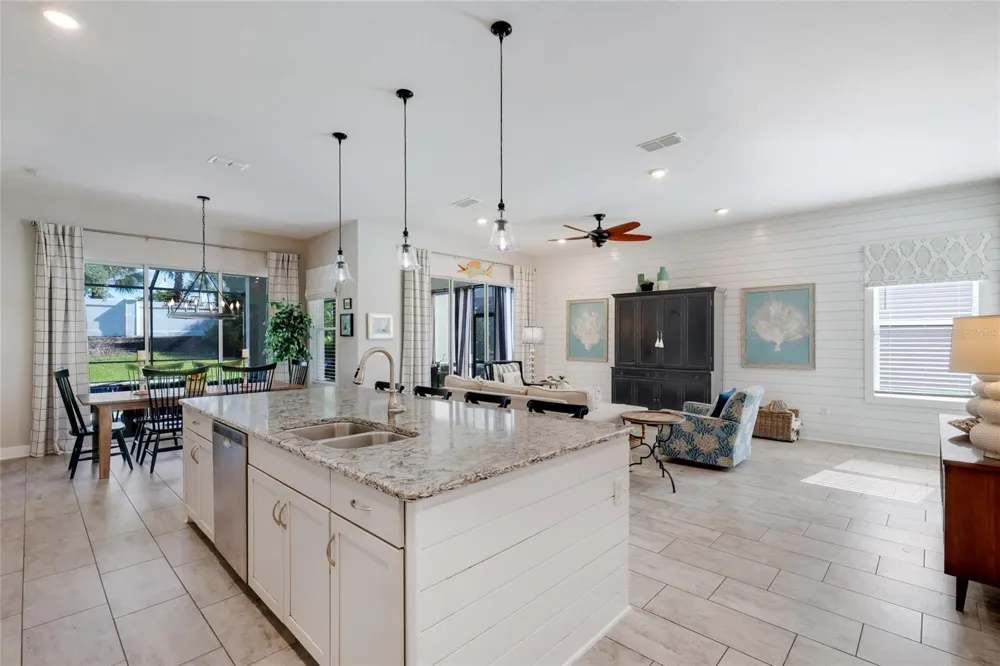 13807 AMERICAN PRAIRIE PLACE Lakewood Ranch, FL 34211