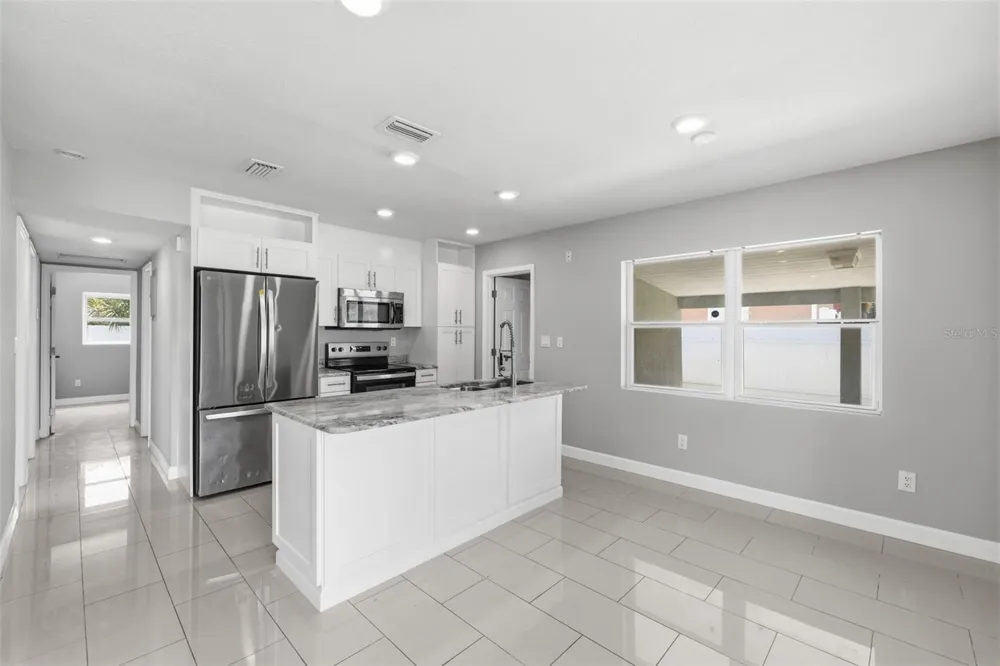 7806 TANGLEWOOD LANE Tampa, FL 33615
