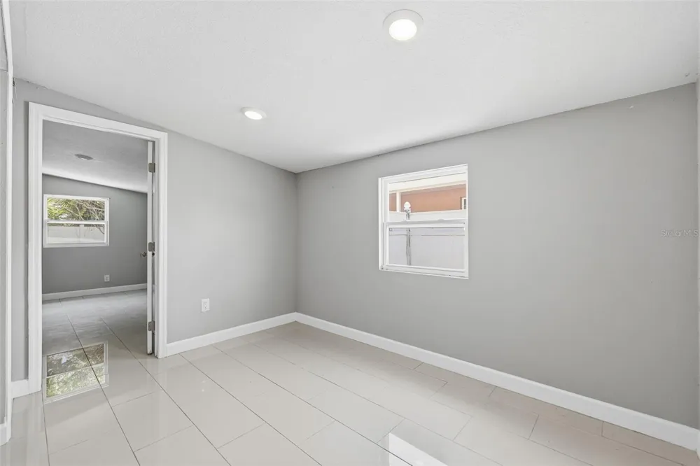 7806 TANGLEWOOD LANE Tampa, FL 33615