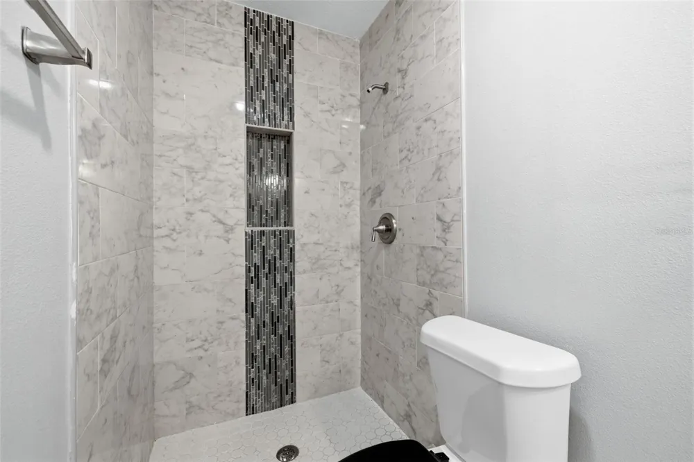 7806 TANGLEWOOD LANE Tampa, FL 33615
