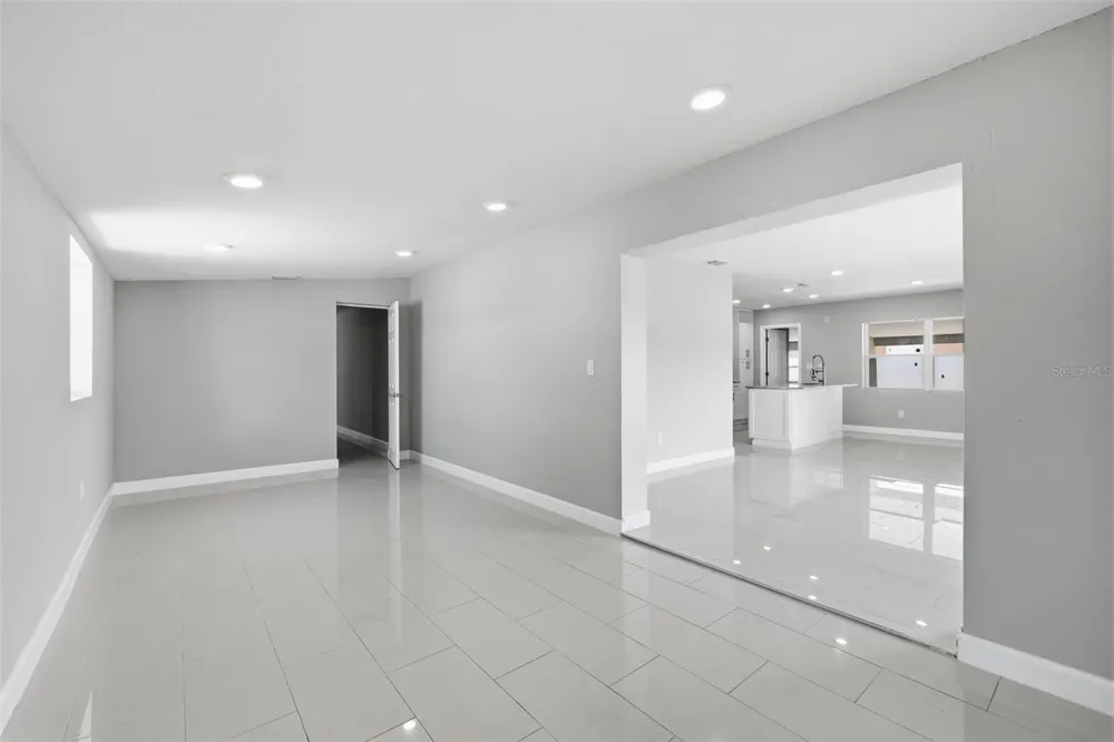 7806 TANGLEWOOD LANE Tampa, FL 33615