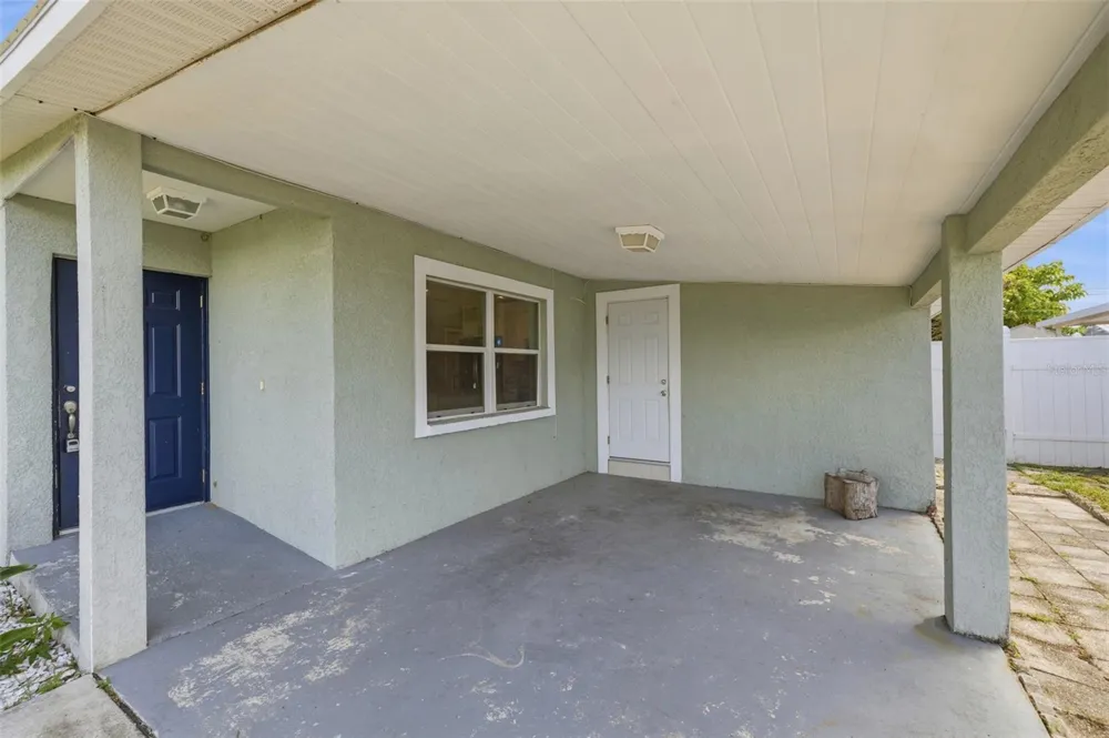 7806 TANGLEWOOD LANE Tampa, FL 33615