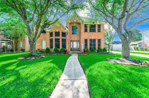 2807 Canyon Drive